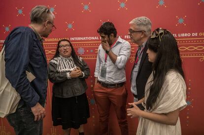 El actor mexicano Tenoch Huerta junto a los escritores Yásnaya Aguilar, Emiliano Monge y Brenda Lozano conversan con Javier Moreno director de EL PAÍS América durante el foro organizado por este diario que habló sobre el racismo en México.