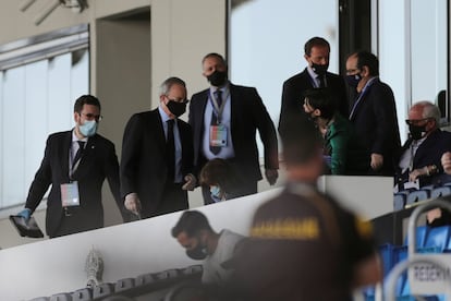 El presidente del Real Madrid, Florentino Pérez a su llegada al palco antes del partido ante el Eibar de la jornada 28 de LaLiga que se disputa en el estadio Alfredo Di Stefano.