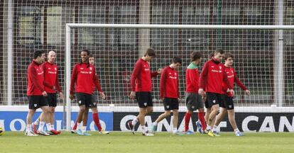 Los jugadores del Ahtletic en el entrenamiento del viernes.
