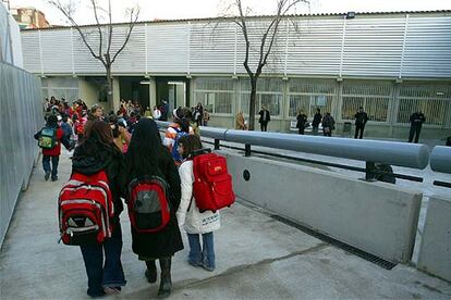 El colegio público del barrio del Carmel, ayer en su reapertura tras un año de obras.