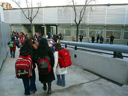 El colegio público del barrio del Carmel, ayer en su reapertura tras un año de obras.