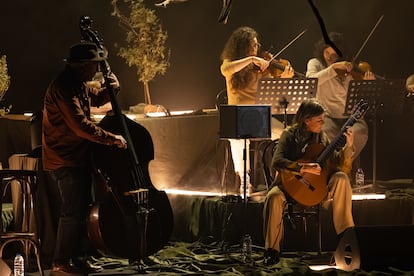 Los músicos Horacio Fumero y Elisabeth Roma durante un concierto del Barcelona Jazz Festival 2025a principios de año, en el Teatre-Auditori Sant Cugat, en Sant Cugat del Valles.