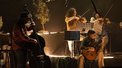 Los músicos Horacio Fumero y Elisabeth Roma durante un concierto del Barcelona Jazz Festival 2025a principios de año, en el Teatre-Auditori Sant Cugat, en Sant Cugat del Valles.