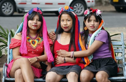 Niñas emberas posan para un retrato en el Parque Nacional de Bogotá, en septiembre.