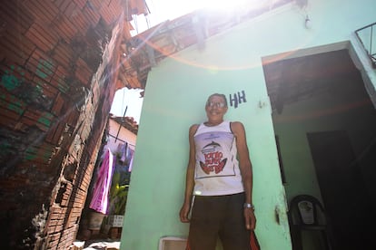 Francisco Caetano de Souza, de 80 anos, mudou-se para o Titanzinho após ser removido do Mucuripe para a construção do calçadão da Beira-Mar.