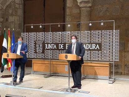 El presidente de la Junta de Extremadura, Guillermo Fernández Vara, durante la rueda de prensa de este viernes donde solicita al Gobierno la declaración del estado de alarma en su comunidad..