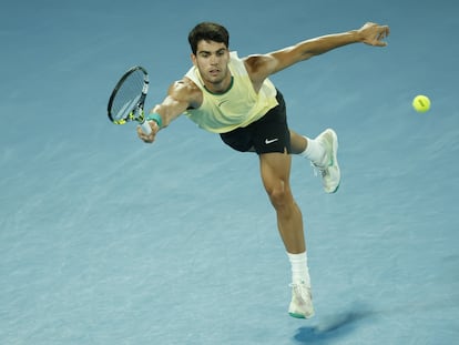 Carlos Alcaraz durante el partido frente a Alexander Zverev en el Open de Australia.