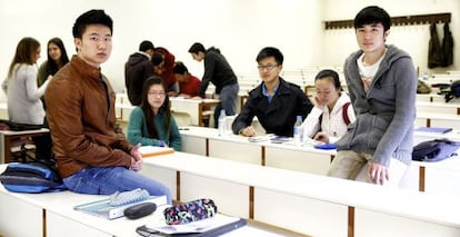 Estudiantes chinos en la Facultad de Comercio de la Universidad Complutense de Madrid, en una imagen de 2014. 