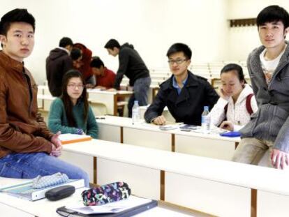 Estudiantes chinos en la Facultad de Comercio de la Universidad Complutense de Madrid, en una imagen de 2014. 