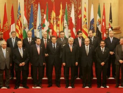 Foto de familia de la I Conferencia de Presidentes.