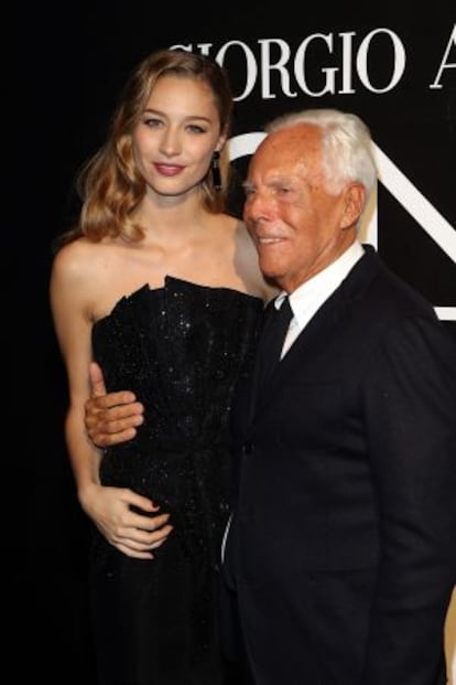 Beatrice Borromeo y Giorgio Armani en la semana de la moda de Paris en enero de 2014.