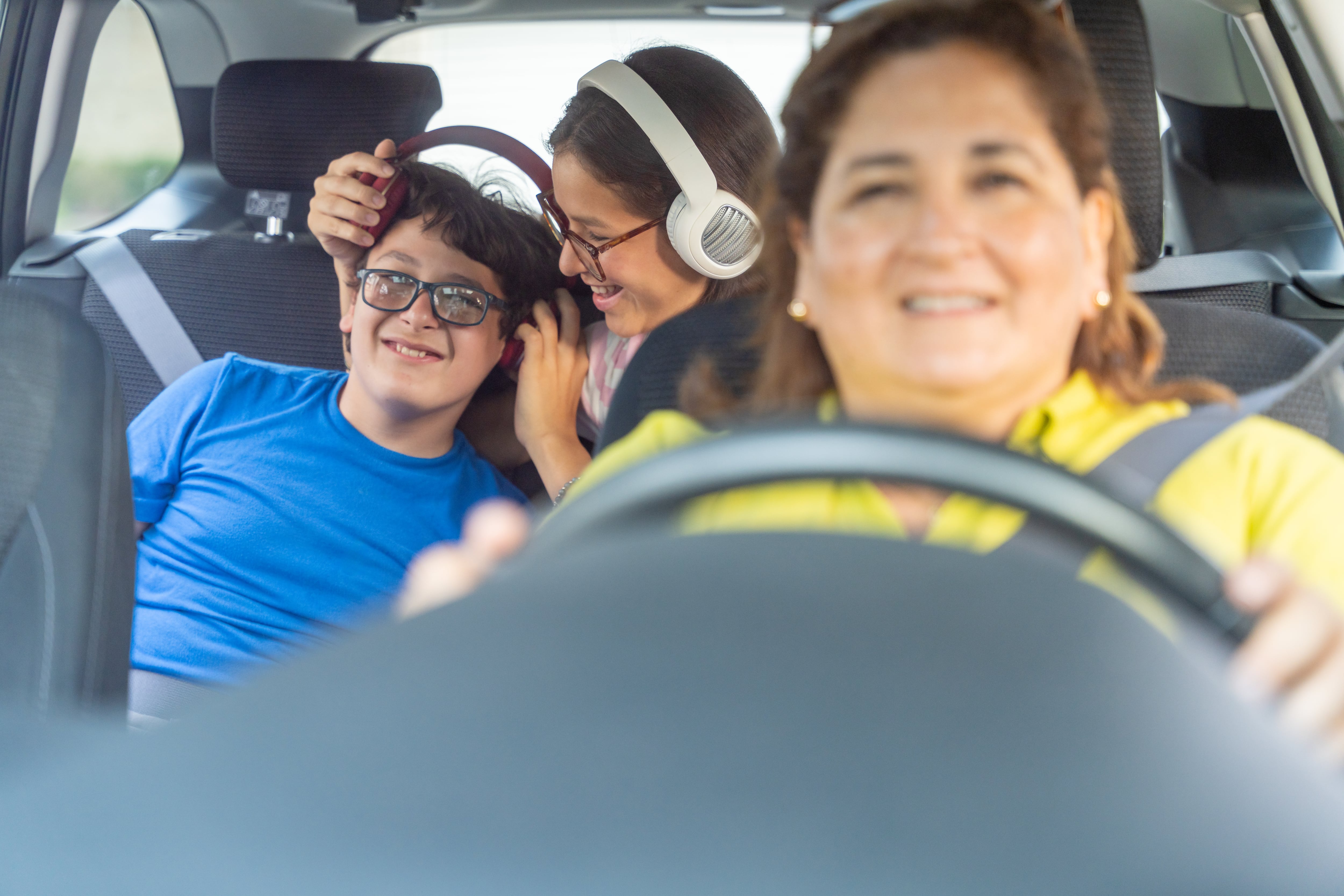 El verano y los padres chóferes: ¿por qué es importante dejar que los hijos aprendan a desplazarse solos?
