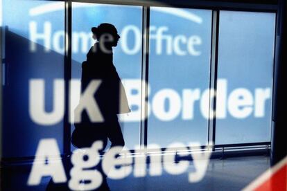 Control de fronteras en el aeropuerto de Edimburgo (Reino Unido) el pasado febrero