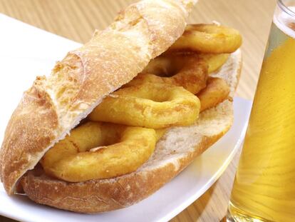 Probablemente el bocata de calamares sea el único bocadillo del mundo que tiene su día Mundial, el 14 de abril.