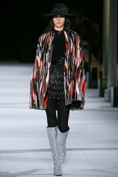 Saint Laurent resucita a Edie Sedgwick en la pasarela