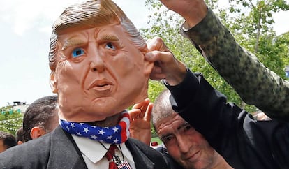 Caricatura de Trump en un acto deportivo en la capital iraní.