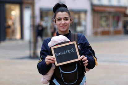 Cathy Dos Santos, 21, unemployed, holds a blackboard with the word "honnetete" (honesty), the most important election issue for her, as she poses for Reuters in Chartres, France February 1, 2017. She said: "Being honest means voting according to your own feelings and not letting others tell you what you should do." REUTERS/Stephane Mahe SEARCH "ELECTION CHARTRES" FOR THIS STORY. SEARCH "THE WIDER IMAGE" FOR ALL STORIES
