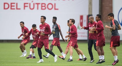 Treinamento da seleção do Peru antes de receber a Argentina em Lima.