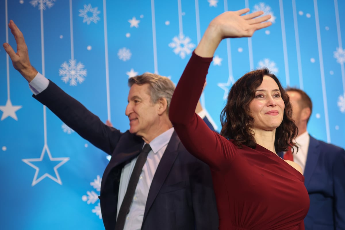 Ayuso y Feijóo celebran la euforia del PP ante el inminente adiós de Sánchez