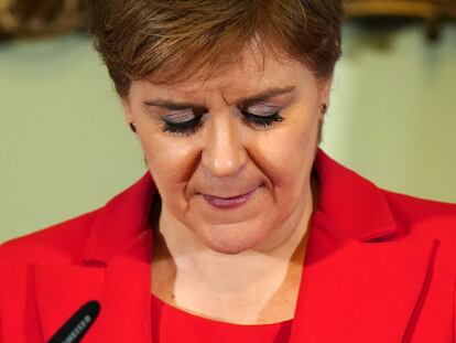 La ministra principal de Escocia, Nicola Sturgeon, durante el anuncio de su dimisión, este miércoles en Edimburgo.