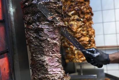 Imagen tomada en un restaurante Jekes Kebabs, especializado en kebabs gourmet, en Madrid, el 29 de abril de 2024.