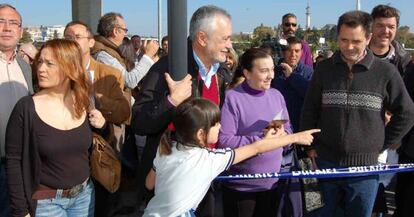 José Antonio Griñán, en una carrera popular en San Juan de Aznalfarache. (Imagen cedida por el PSOE)