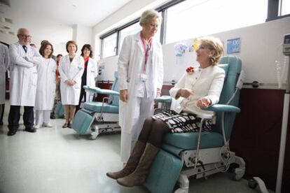 La presidenta de Madrid, Esperanza Aguirre, durante esta mañana su visita al 12 de Octubre.