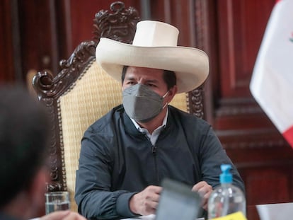 El presidente de Perú, Pedro Castillo, es interrogado por presuntas interferencias de su Gobierno en ascensos dentro de las Fuerzas Armadas, el 28 de diciembre de 2021.
