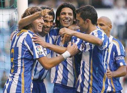 Los jugadores del Deportivo de La Coruña celebrán su victoria en la Intertoto
