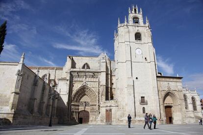 Fachada de la catedral de Palencia.