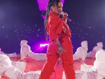 Rihanna durante su actuación en la Super Bowl el 12 de febrero.