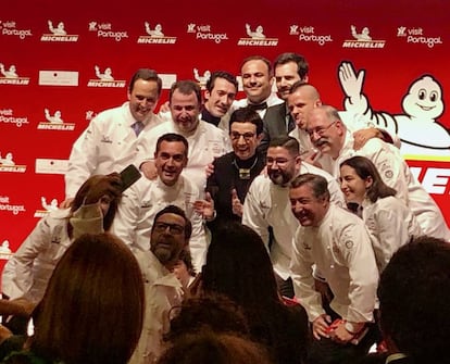 LOS CHEFS TRES ESTRELLAS JUNTO CON CARME RUSCALLEDA (CESANTE) / CAPEL 