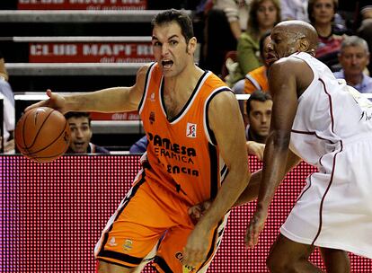 Víctor Luengo, con el Pamesa Valencia en 2005 ante el Granada.
