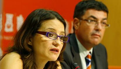 Mònica Oltra y Enric Morera en las Cortes.