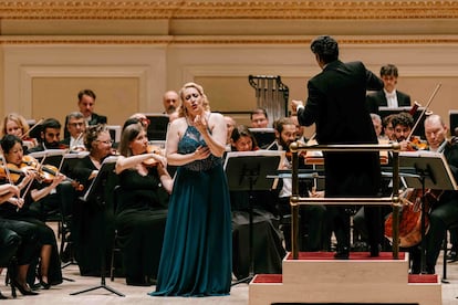 The Soprano Saioa Hernández during her interpretation of the ARIA of Health in 'La Vida Briefo', of Falla, along with David Aphkham and the titular orchestra of the Royal Theater, on June 5 in New York.