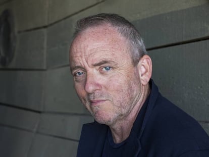 Dennis Lehane posa para EL PAÍS en Santa Mónica, California, en 2019.