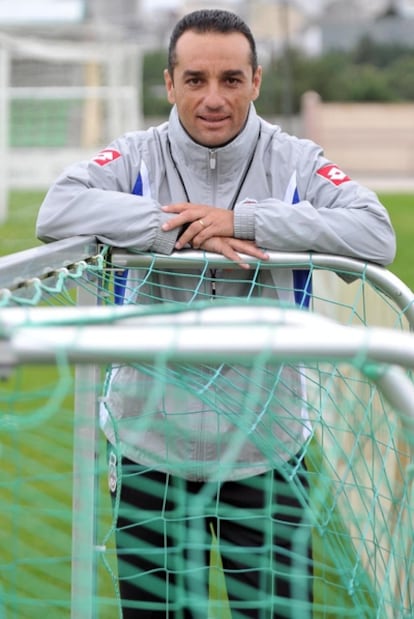 José Luis Oltra, en un entrenamiento del Deportivo.