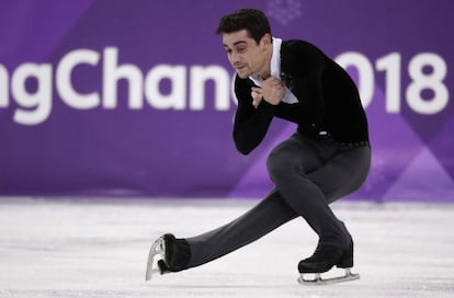 El español Javier Fernández durante la competición de patinaje artístico en el Gangneung Ice Arena, en Gangneung (Corea del Sur), el 16 de febrero de 2018.