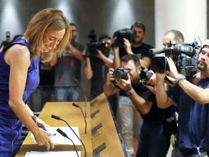 Carme Chac&oacute;n at the end of the news conference she called on Thursday morning. 