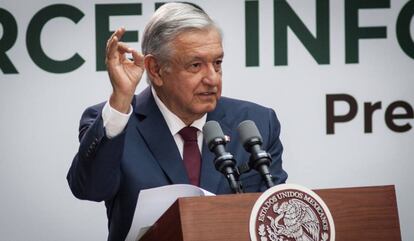 López Obrador al presentar su primer informe de gobierno.