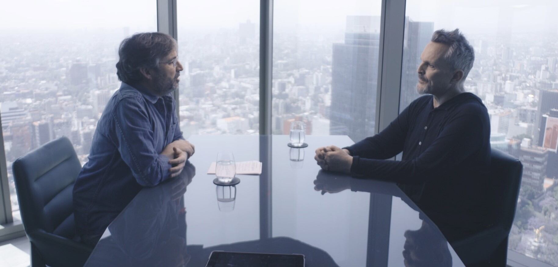 Jordi Évole y Miguel Bosé en la primera entrega de la entrevista al cantante en el programa 'Lo de Évole'.