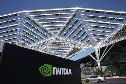 Logo de Nvidia en su sede en Santa Clara, California.