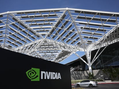 Logo de Nvidia en su sede en Santa Clara, California.