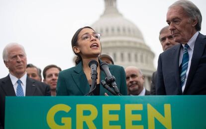 Alexandria Ocasio-Cortez, durante una rueda de prensa en Washington. 