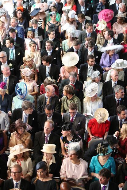 Una panoràmica general dels convidats al casament, a la capella de Sant Jordi.