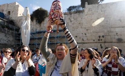 Integrantes del movimiento feminista judío Mujeres del Muro, el viernes en Jerusalén.