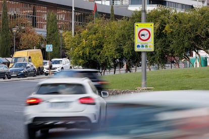Señalización de la implantación de la Zona de Bajas Emisiones en Granada