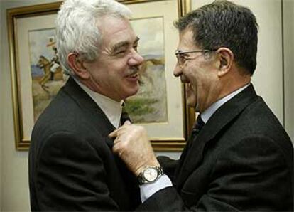 Pasqual Maragall y el presidente de la Comisión Europea, Romano Prodi, ayer en Bruselas.