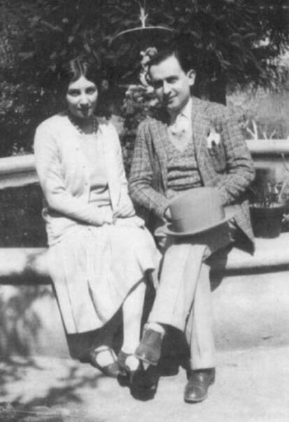 Guillermo de Torre junto a la artista argentina Norah Borges.