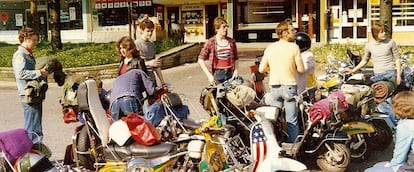 'Los chicos de Wigan (Greater Manchester) en 1974'. Imagen perteneciente al libro ‘The Bag I’m in: Underground Music and Fashion in Britain 1960-1990’ (Cicada Books), de Sam Knee.